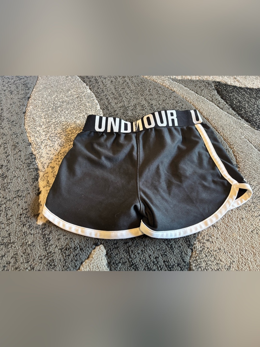 Under Armour shorts black youth small - Picture 3 of 3